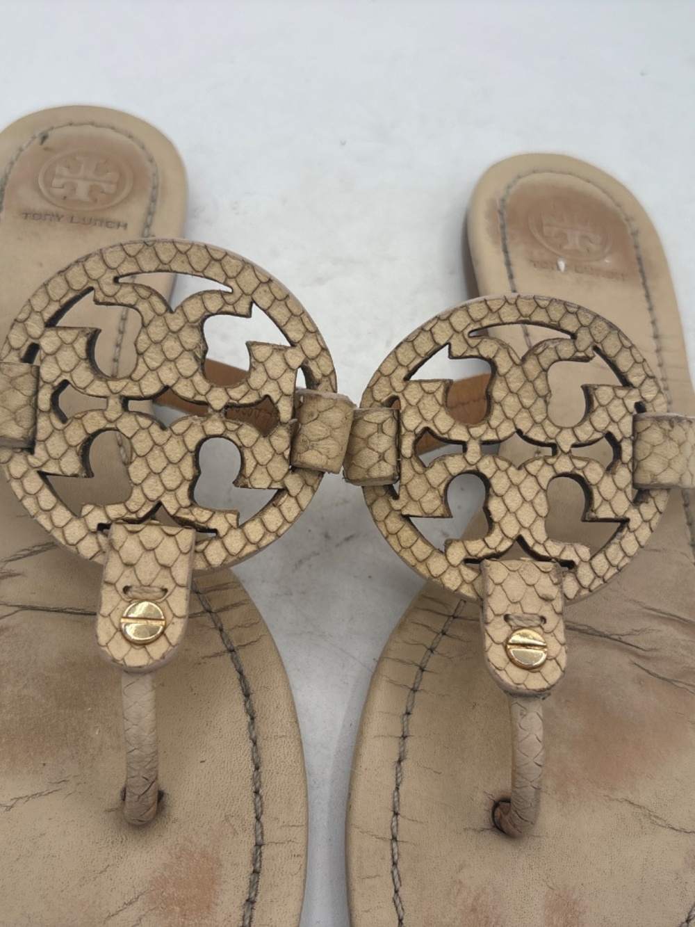 Tory Burch Sandals Tan/Beige Snake Embossed Leather Size 7 - Picture 4 of 9